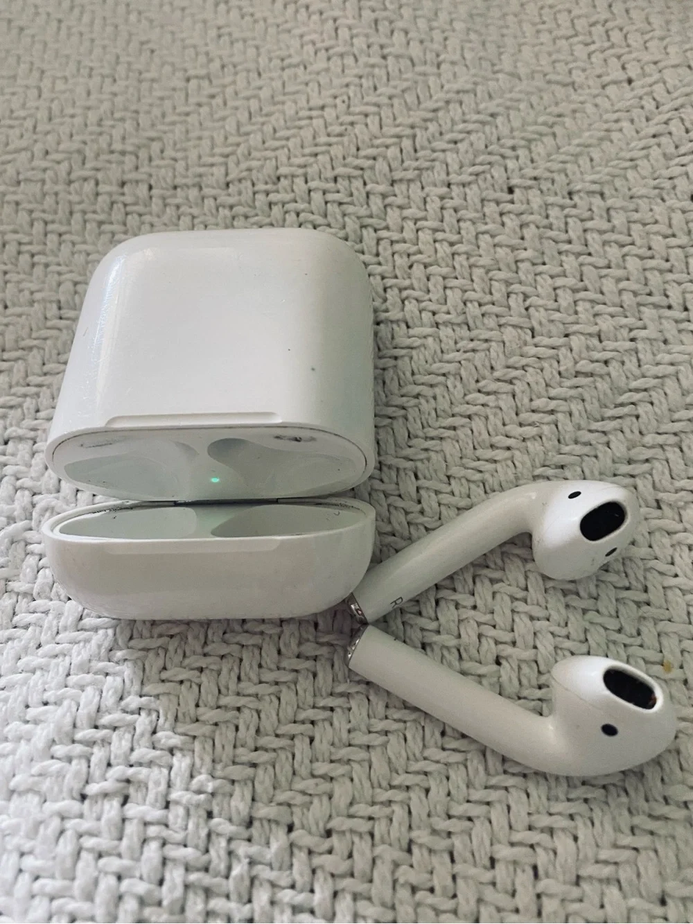 AirPods apple like
